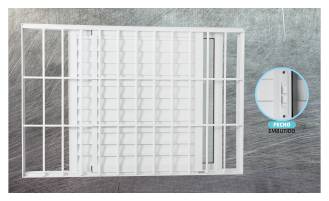 Veneziana 3 folhas c/g Linha Master - L25 - nas cores branca e preta