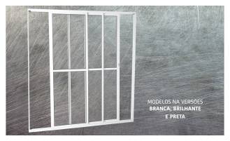 Porta balcão vitrô 3 folhas móveis - L25 - nas cores branca, brilhante e preta